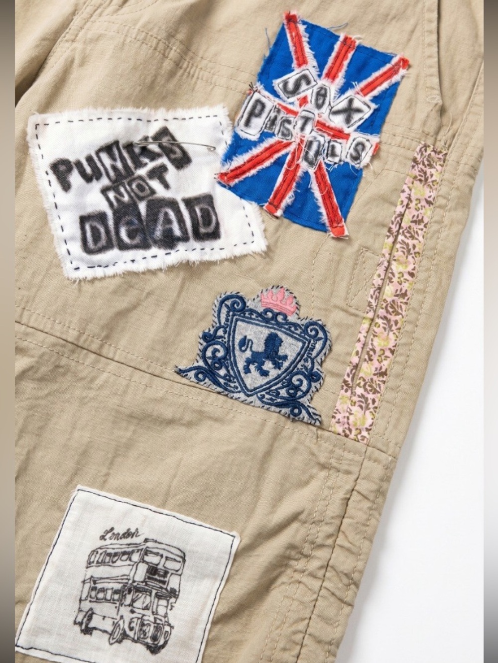 “London calling “ Pants with appliqué and patches - Picture 12 of 16